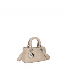 Mini bag trapuntata con cuori 